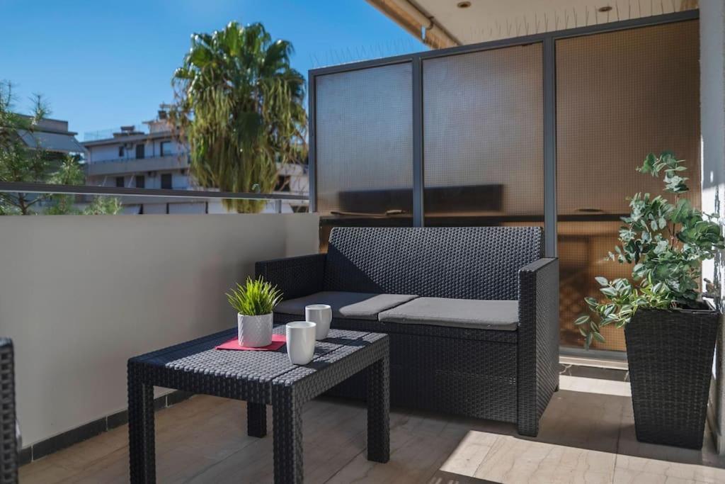 Beautiful Apt In Glyfada Center, Papandreou Street 雅典 外观 照片